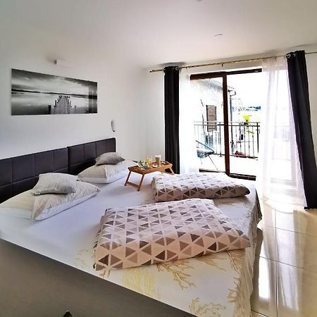 Hotel Pansion Makina Vodice Exterior foto