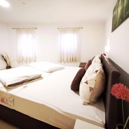 Hotel Pansion Makina Vodice Exterior foto
