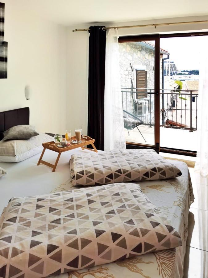 Hotel Pansion Makina Vodice Exterior foto