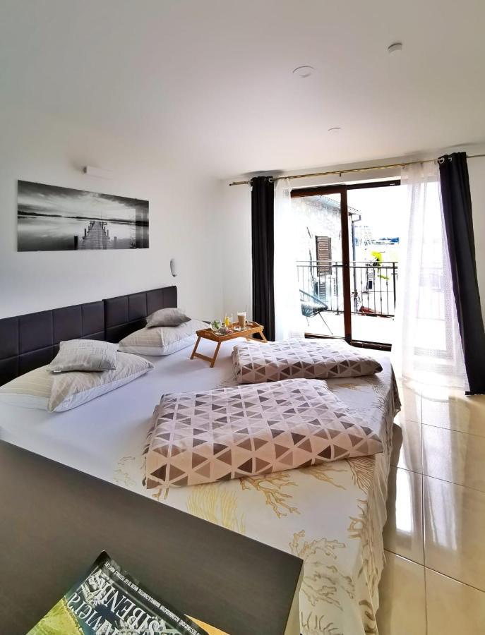 Hotel Pansion Makina Vodice Exterior foto