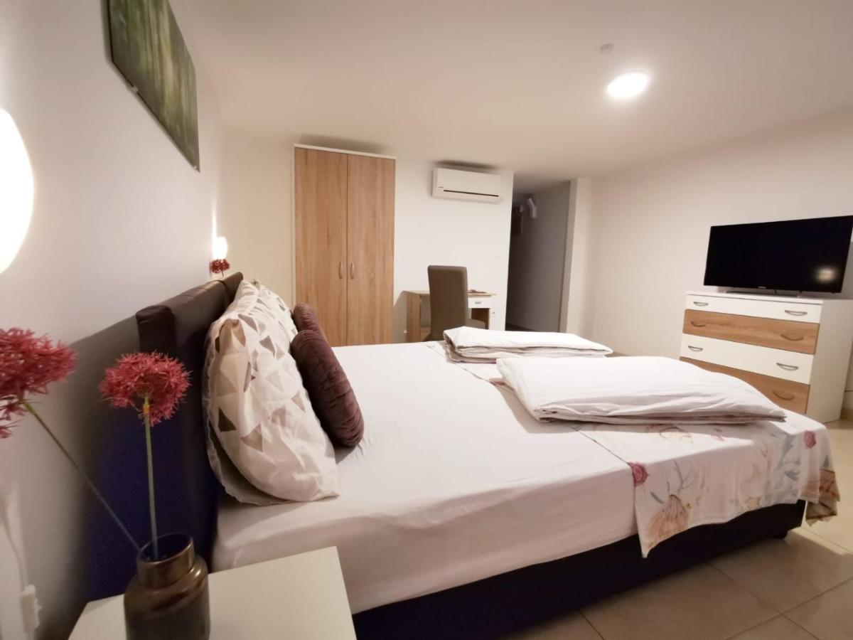 Hotel Pansion Makina Vodice Exterior foto