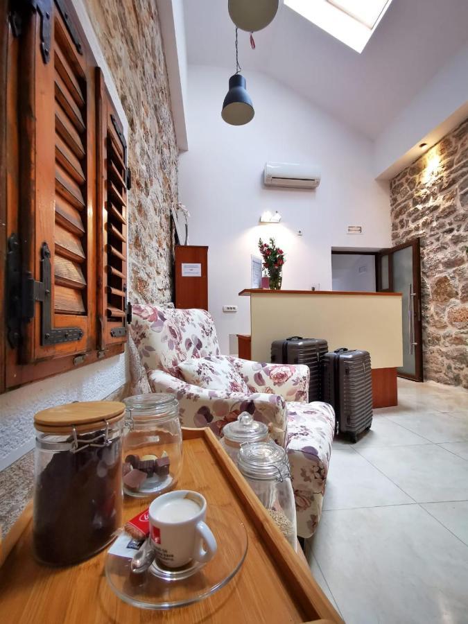 Hotel Pansion Makina Vodice Exterior foto