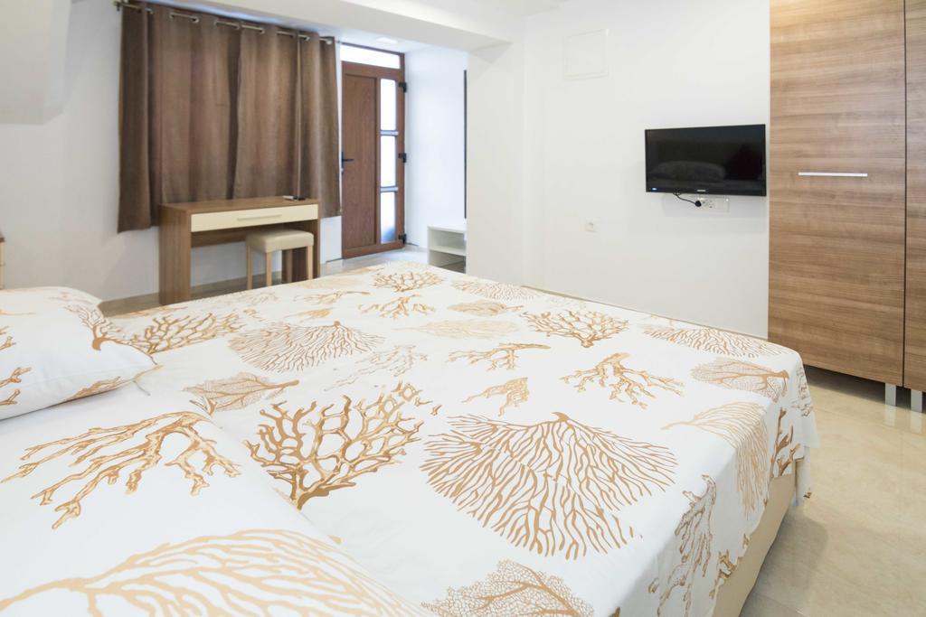Hotel Pansion Makina Vodice Exterior foto