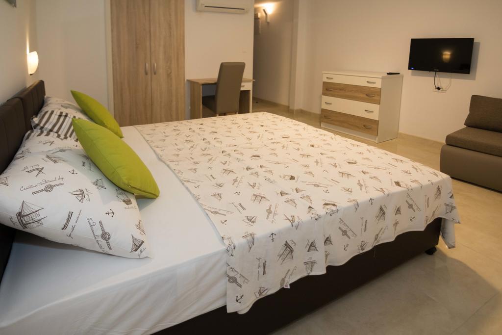 Hotel Pansion Makina Vodice Exterior foto